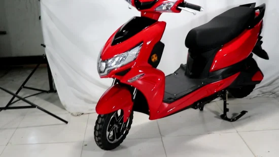 Scooters eléctricos de alta calidad 2022 en color rojo